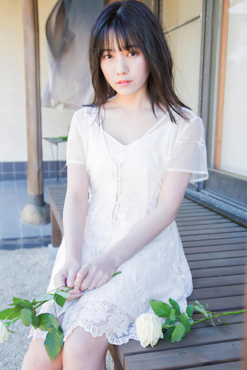 Read more about the article Yuuna Shiratori 白鳥優菜, 1st Visual Book [白皙-BABEL] Set.02